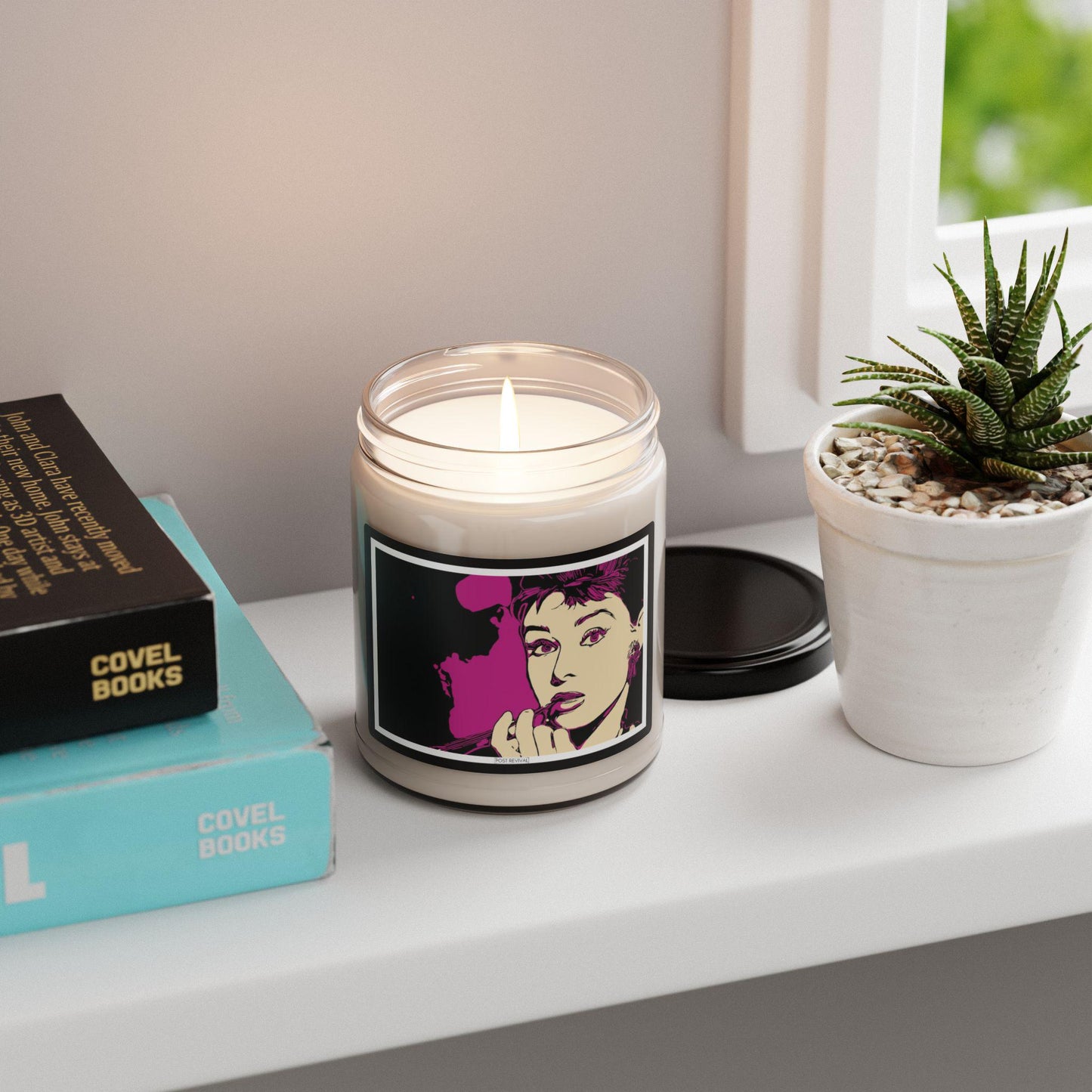 Vintage-Inspired Scented Soy Candle - 9oz with Retro Glam Design